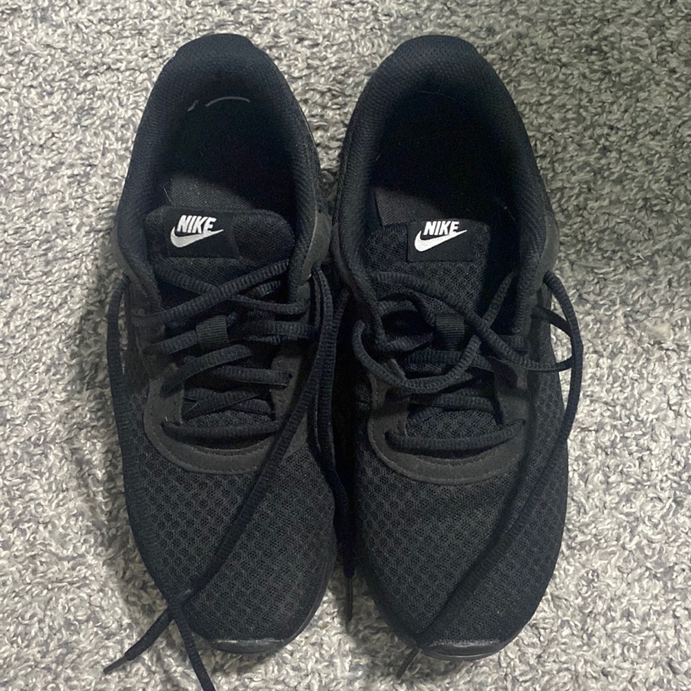 Nike Tanjun Women’s Sneakers